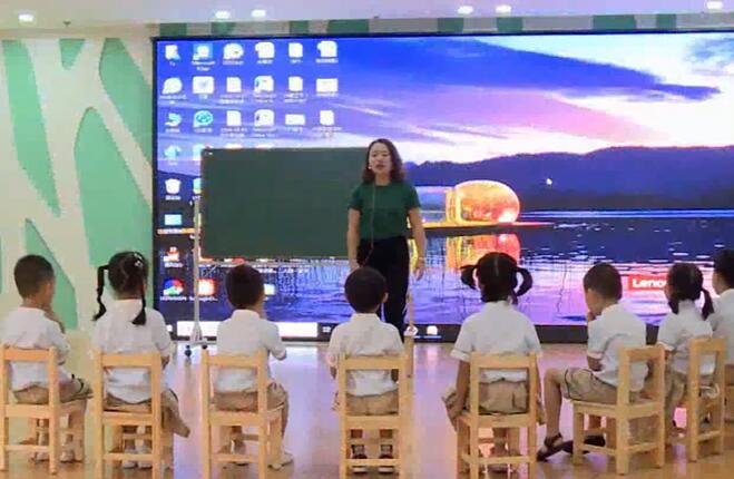 幼儿园公开课优质课78大班歌唱《送你一朵山茶花》