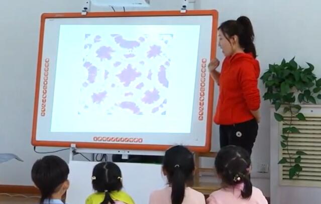 幼儿园公开课优质课小班美术《彩色“花布布”》课堂实录