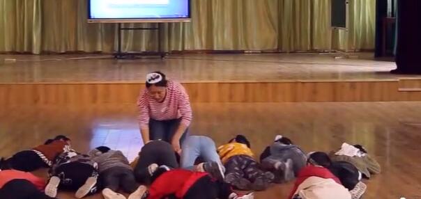 幼儿园公开课优质课小班体育《蚂蚁爬爬爬》课堂实录