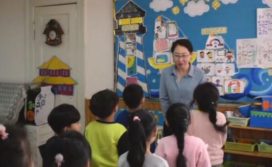 幼儿园公开课优质课大班社会《到民族娃娃家做客》课堂实录