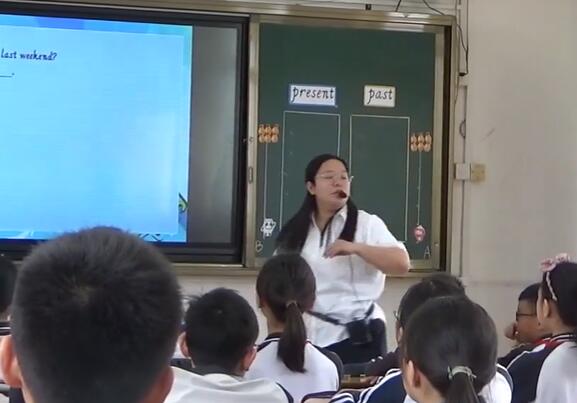 Unit 3 A Let's talk（何思韵）