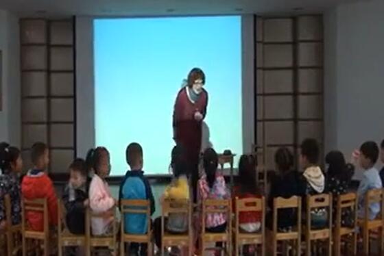 幼儿园公开课优质课小班绘本游戏-应彩云-我来给你撑伞吧_标清