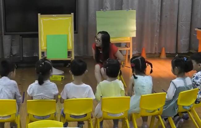 幼儿园公开课优质课小班绘本阅读《猪哥哥照镜子》