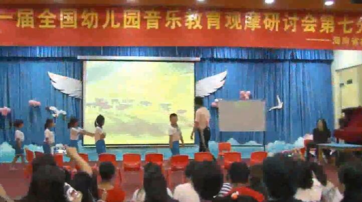 幼儿园公开课优质课65大班亲子韵律《 草原上的游戏》