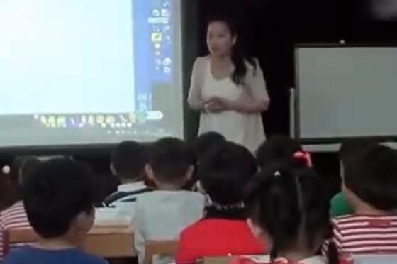 幼儿园公开课优质课中班数学：首先有一个苹果