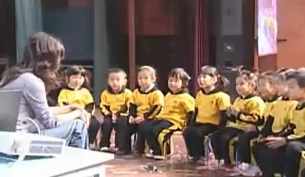 幼儿园公开课优质课中班科学探索游戏《喜洋洋的镜子屋》金晓燕