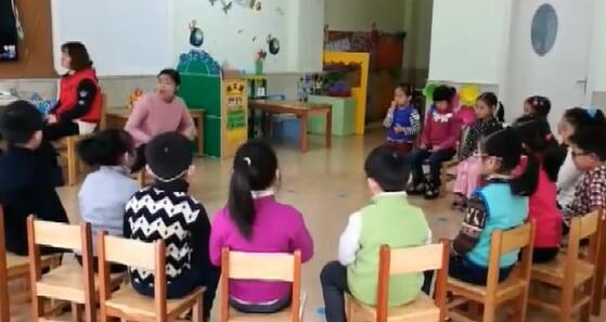 幼儿园公开课优质课大班律动《阿拉丁神灯》课堂实录