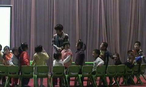 幼儿园公开课优质课5.中班语言《啪啦啪啦嘭》