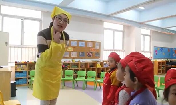 幼儿园公开课优质课小班社会《好朋友夹心饼干》课堂实录