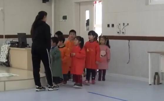 幼儿园公开课优质课中班美术《给宝宝洗澡》课堂实录