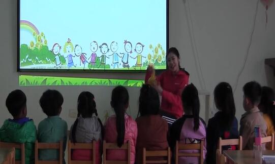幼儿园公开课优质课中班美术《百变的花瓶》课堂实录