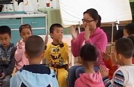 幼儿园公开课优质课09中班《传花游戏》大班《春天里来》大班《何家小鸡何家猜》