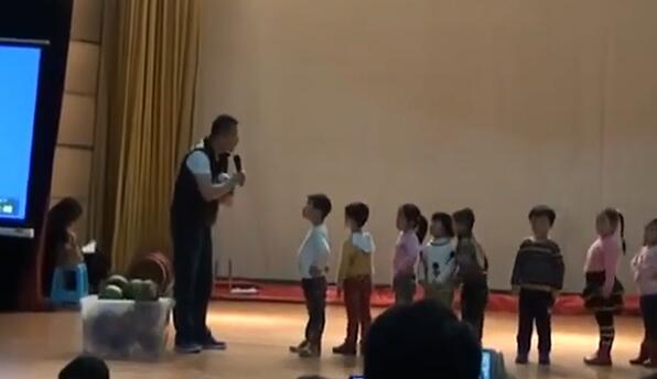 幼儿园公开课优质课中班运动《皮球蹦蹦》施渫飞