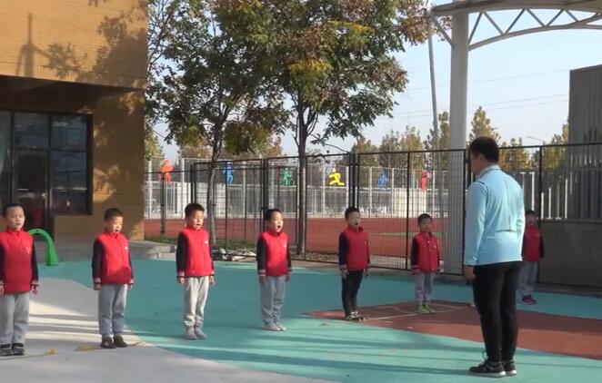 幼儿园公开课优质课大班体育《疯狂的足球》课堂实录