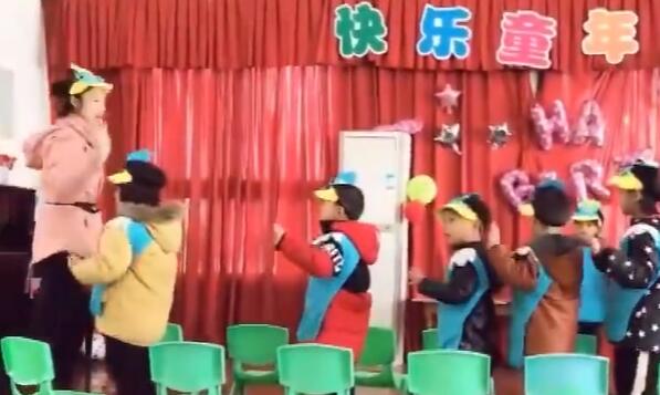 幼儿园公开课优质课中班音乐《快乐的青蛙》课堂实录