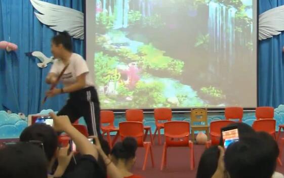 幼儿园公开课优质课90大班亲子韵律《真假美猴王》