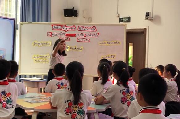 Unit 2 B Let's talk华附北滘学校崔春云