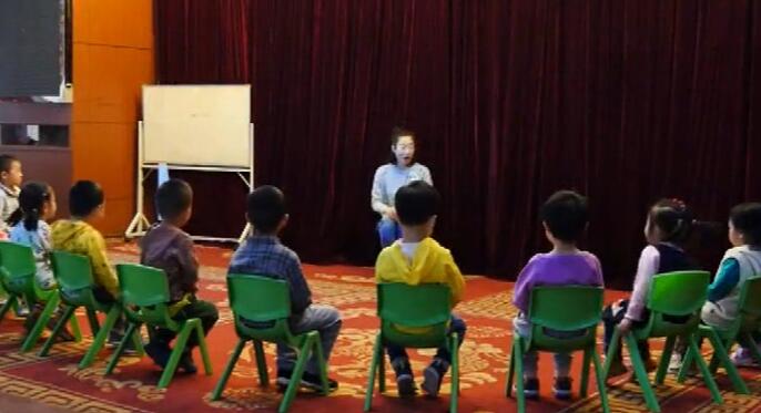 幼儿园公开课优质课中班《爱吃果酱的小猪》