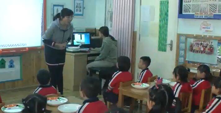 幼儿园公开课优质课小班美术《小鱼游游》课堂实录